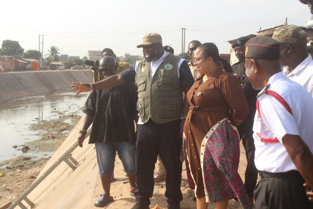 • Mr Kpakpo Allotey, (hand raised) Chief Executive of AMA, brief ing Ms. Linda Ocloo (second from right) on the impact of the June 29 floods at Alajo during an inspection tour. Photo: Ebo Gorman