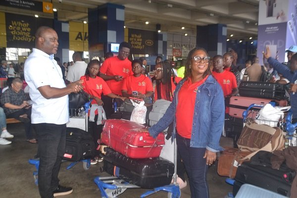Nii Ofori-Quaye (left) interacting with the students at the arrival hall Photo Victor A. Buxton