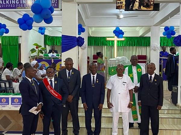 The clergy with the awardees