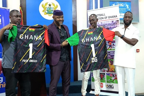 Mr Ampofo Ankrah (second left) together with MAG and Suniel officials unveiling the kits
