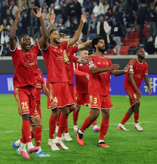 Players of LASK celebrate their qualification