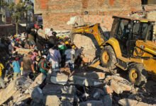Residents and emergency personnel dig through the debris of a collapsed building following an earthquake, in Cali, Colombia 
