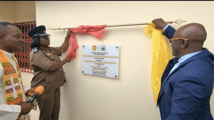 DCFO Ghanson (second from left) being assisted by Prof Amankwah (right) to unveil the UMaT fire station