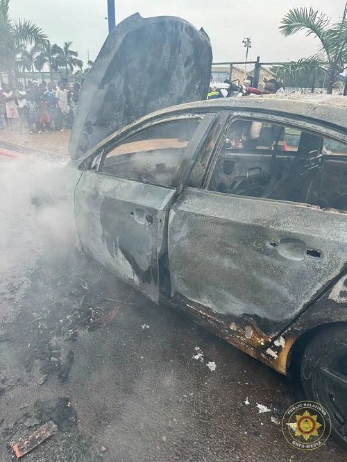 Fire destroys Chevrolet Cruze at La Town Park