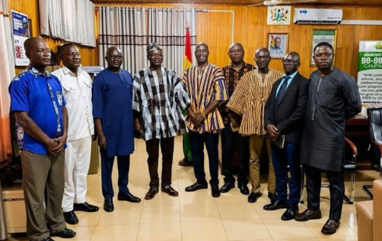 Mr Mburidiba (fourth from left) with the management of GSS after the visit