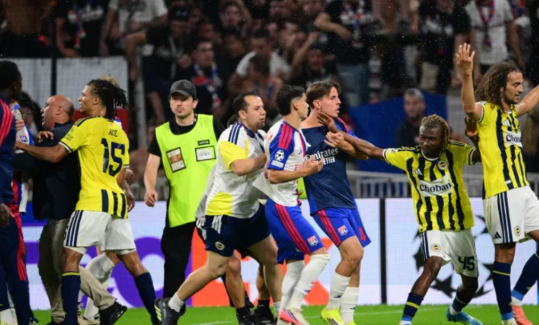 Fenerbahce's Nene Dorgeles tries to seperate teammates Matteo Guendouzi (R) and Lyon's players