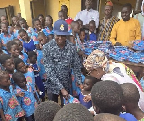 Mr Gorg presenting uniforms to the pupils