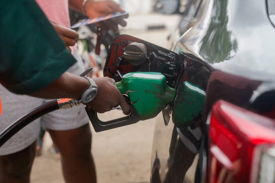 Nigeria court orders regulator to keep issuing fuel import licences to marketers