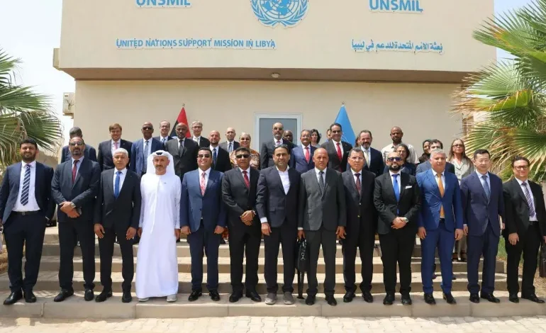 A group photo of the participating parties at the agreement signing ceremony