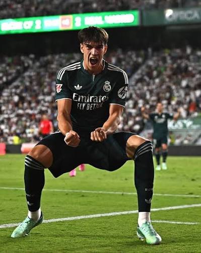 Carlos Espi celebrates scoring their third goal