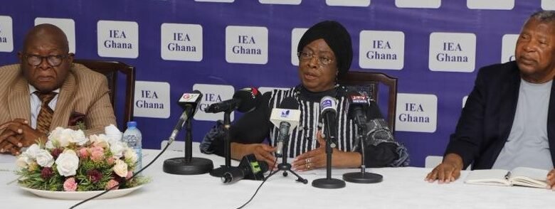 Justice Akuffo (middle),speaking at the press conference