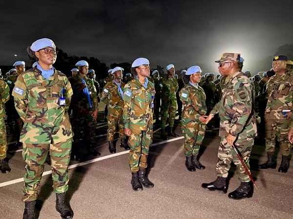 Maj. Gen. Gbetanu reviewing the UNIFIL GHANBATT 92 parade