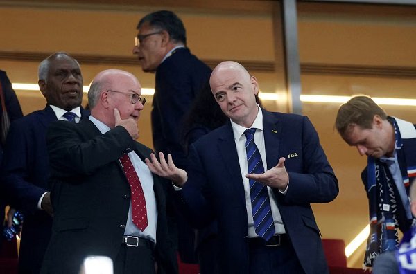 Jesper Moller (left) with Gianni Infantino