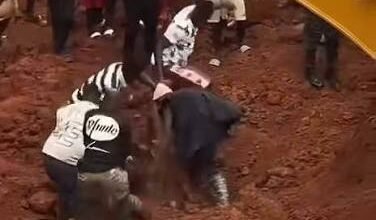 Some miners being removed from the collapsed pit