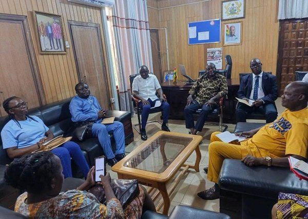 Mr Abudu interacting with SIF staff during the visit
