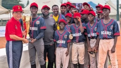 Mr Yoshimoto presenting the winner’s trophy to the players and official of Macabes