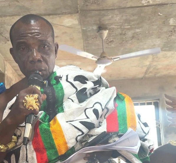 Nana Kumah addressing journalists at the news confab. Pic 2 Chiefs, linguists offer libation prayer at the Nsuaem Traditional Council