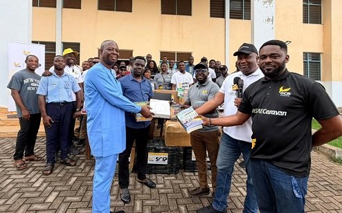 Officials of the bank handing over the items to the school