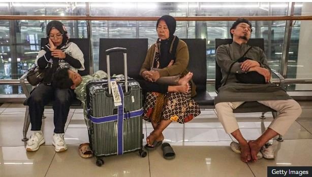 Some stranded passengers after flights to and from Singapore as well as Doha, Sydney, and Kuala Lumpur were disrupted