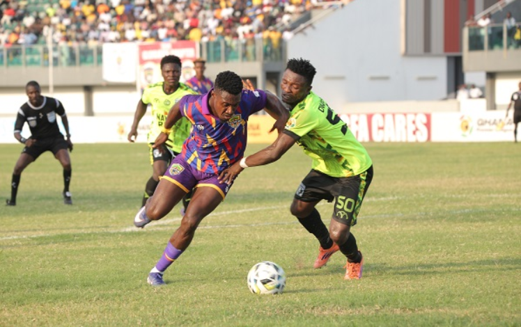 Hearts Mamadou Kader Kourouma (left) tries to outwit Bechem's Yaw Acheampong