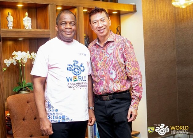 Rev. Wengam (left) with Rev. Yeo