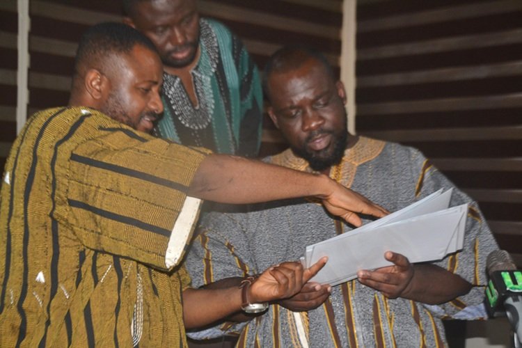 Mr Saani (left) explaining a point to Mr Totehem after presenting the petition Photo Victor A. Buxton (2)