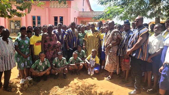 Dignitaries and beneficiaries after the event
