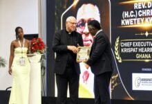 Rev Dr Kweitsu (right) receiving the award