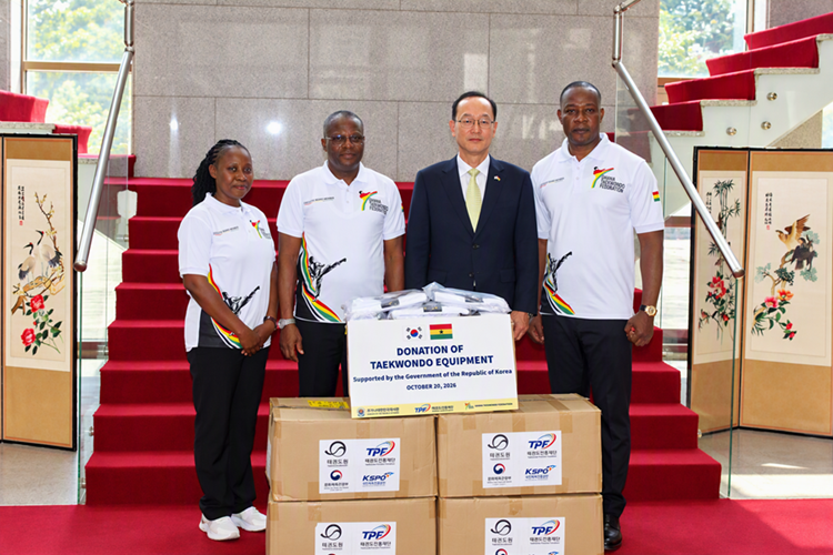 Mr Kyongsig (second right) flanked by the executives of GTF including Mr Frederick Lartey Otu (second left) and Ms Hannah Humphrey