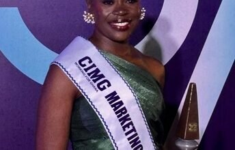 Ms Abena Amoah displaying her plaque.