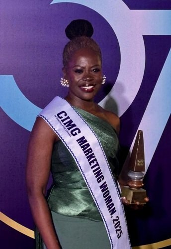 Ms Abena Amoah displaying her plaque.