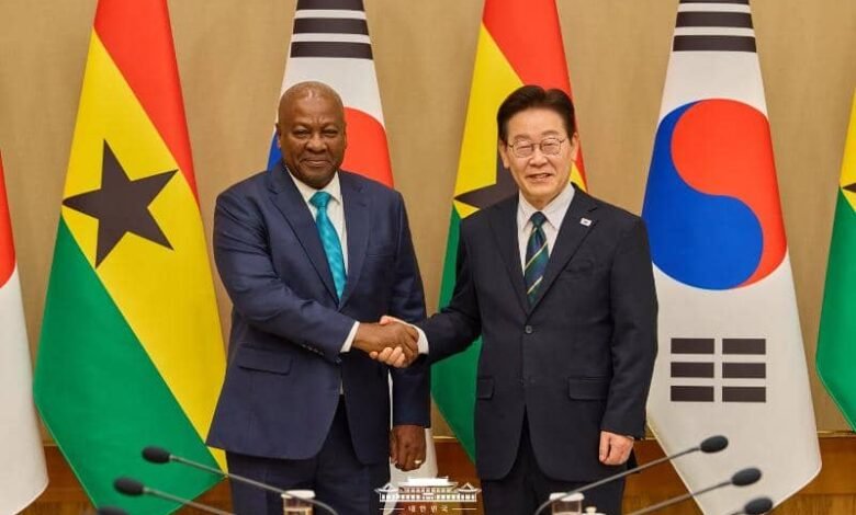 President John Dramani Mahama (left) with President Lee Myung in Seoul
