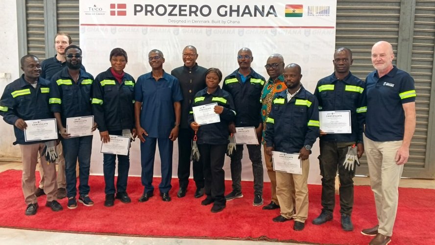 Dr Apaak (seventh from right) with the instructors after the ceremony