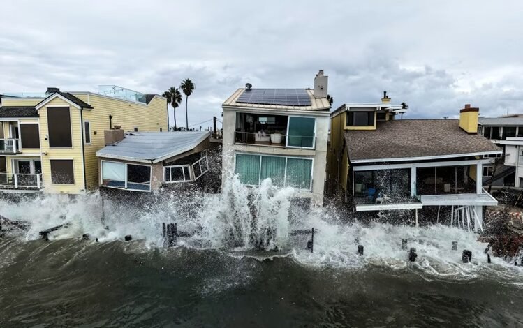Waves from post-tropical cyclone Rachel crash into beachfront homes in Long Beach, Calif on Monday