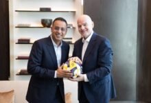 Ahmed Yahya (left) with Gianni Infantino