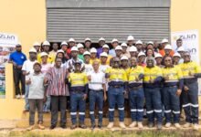 Dignitaries with trainees at the ceremony