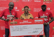 • Anita Addo (middle) with her prize